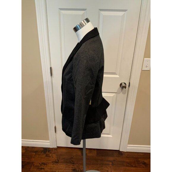 Cartonnier Anthropologie Gray Blazer W/ Black Notch Collar & Ruffle Size 12 (US) - Picture 3 of 5